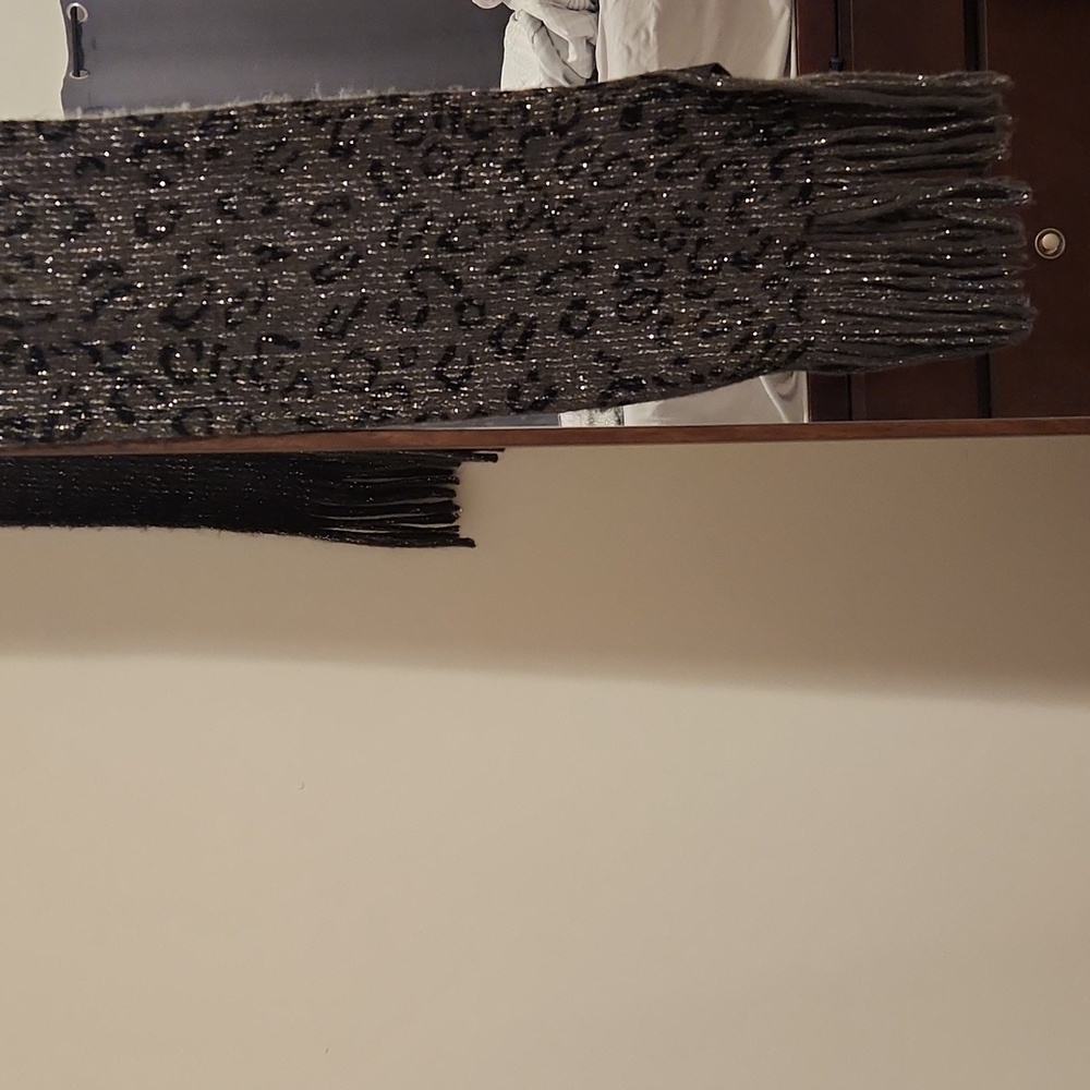 Bebe cheetah print scarf
